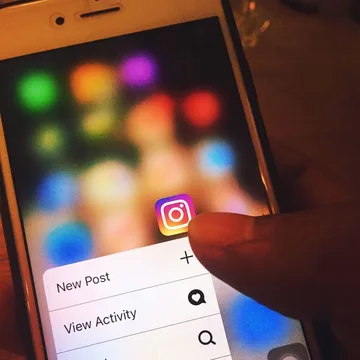 Social media & digital graphics